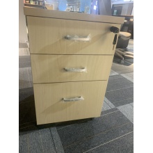 三屉柜